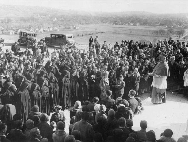 Briar_Cliff_University_dedication,_1930oo
