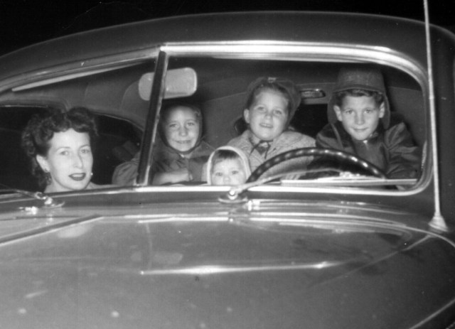 Prescos 1952 Rosemary, Greg, Vicki, Christine & Mark in Car