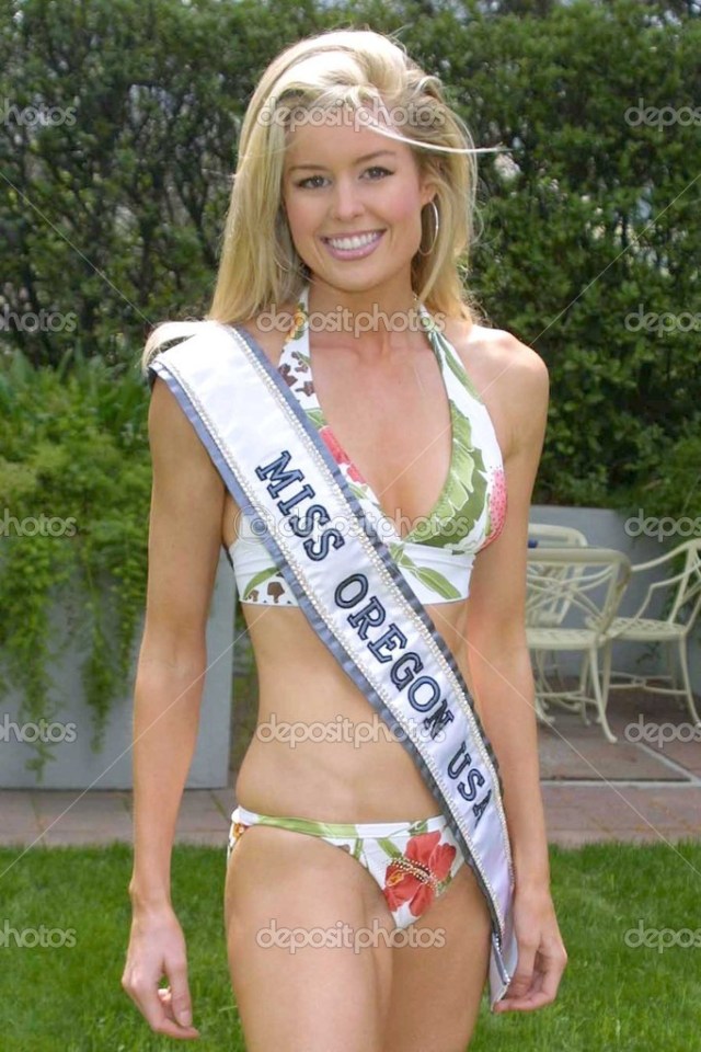 Jennifer Murphy, Miss Oregon at the Miss USA 2004 Official Swimsuit Photo Shoot poolside at the Universal City Hilton, Universal City, CA. 04-02-04
