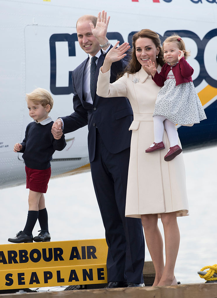 Picture - SOLO POOL/ STEPHEN LOCK/ 01/10/16 - The Duke and Duchess of Cambridge along with Prince George and Princess Charlotte board a seaplane Victoria Harbour Airport at the end of their tour in Canada, British Columbia,Canada.