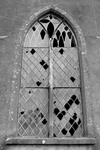 cahans%20presbyterian%20church%20monaghan%2004%20-%20window%20exterior