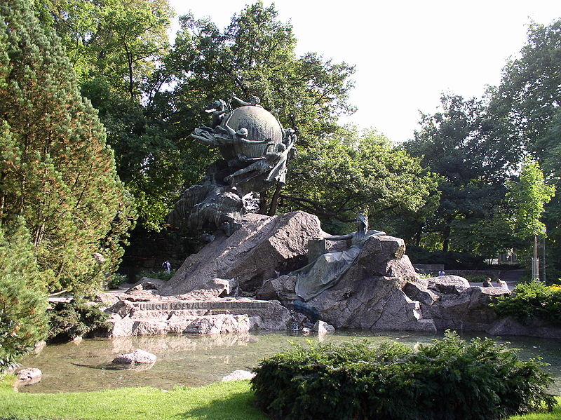 800px-weltpostdenkmal_bern