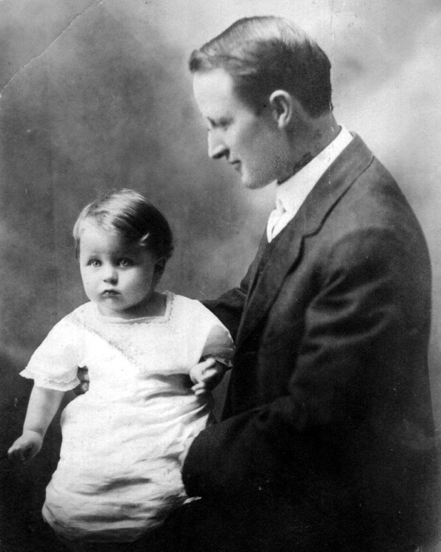 This image has an empty alt attribute; its file name is rosamonds-1915-frank-bonnie.jpg