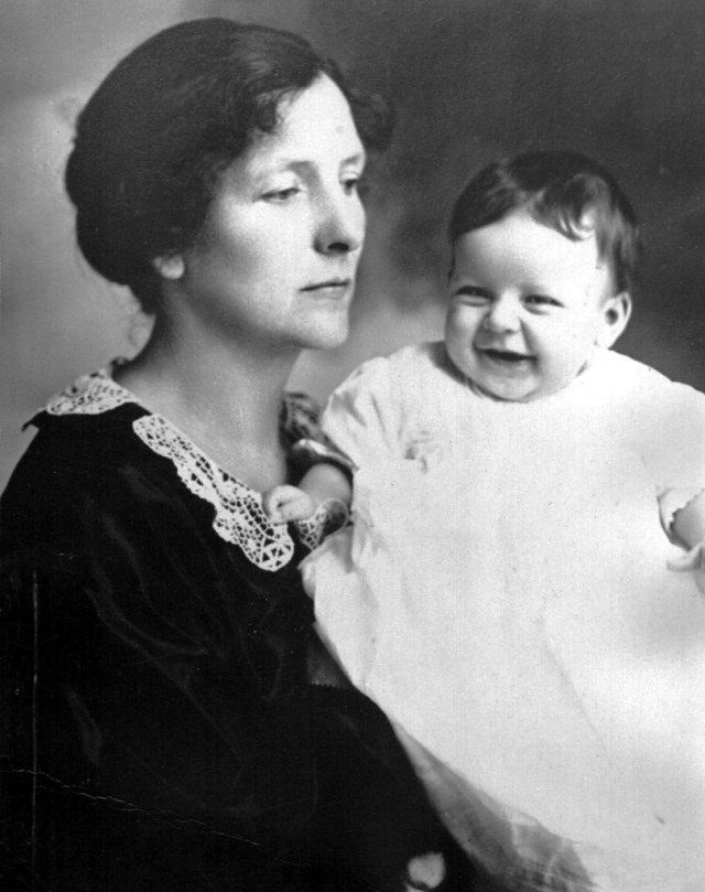 Rosamonds 1923 Mary & Lillian