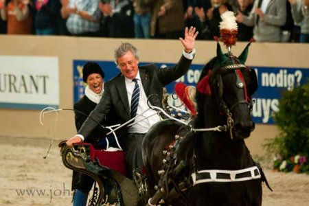 This image has an empty alt attribute; its file name is cees-r.jpg