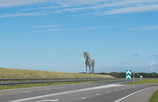 This image has an empty alt attribute; its file name is cees-r5.png