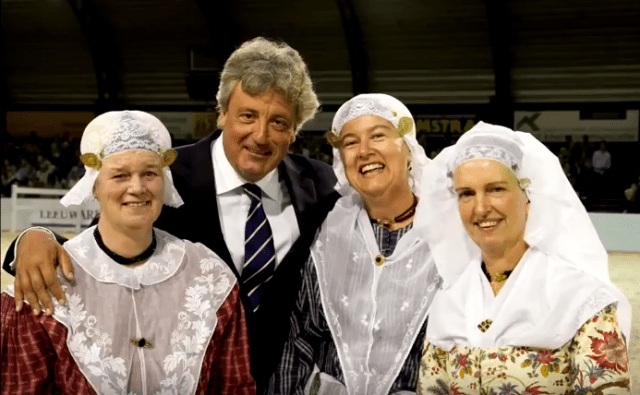 This image has an empty alt attribute; its file name is cees13.png