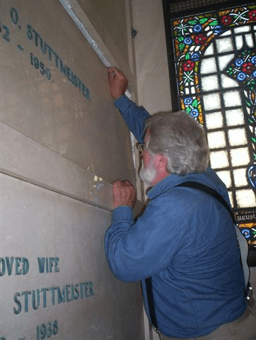 This image has an empty alt attribute; its file name is ann-cour32.png