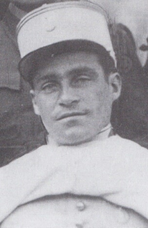 This image has an empty alt attribute; its file name is born5.jpg